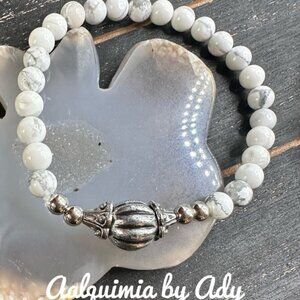 Howlite and silver beaded bracelet